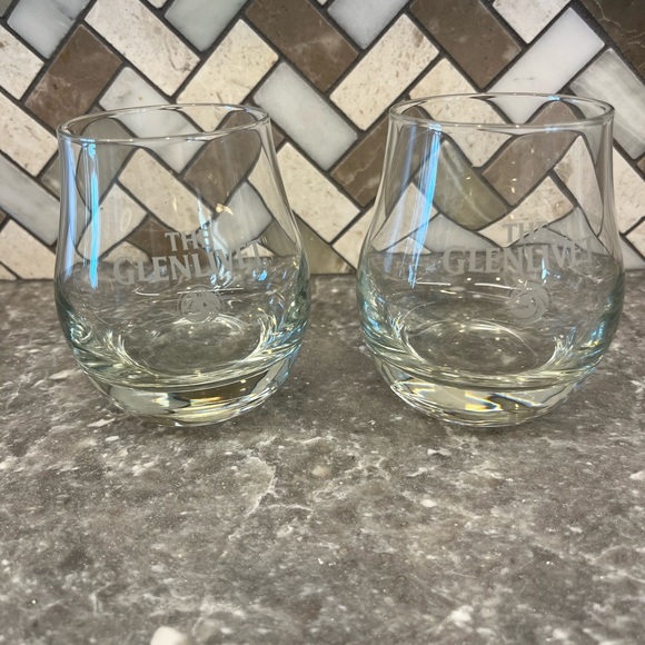 Bundle of glasses: Glenlivet, Glenmorangie, and Quervo 1800 - Picture 5 of 10